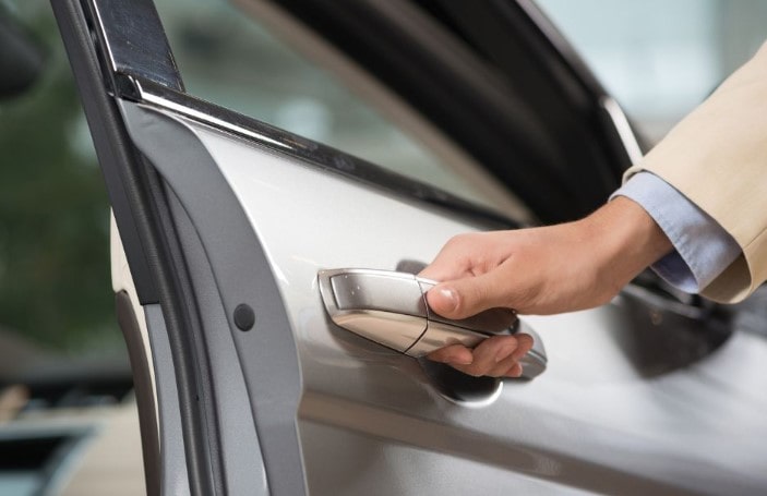 3 Cara Membuka Pintu Mobil Avanza yg Terkunci dengan Alat Sederhana